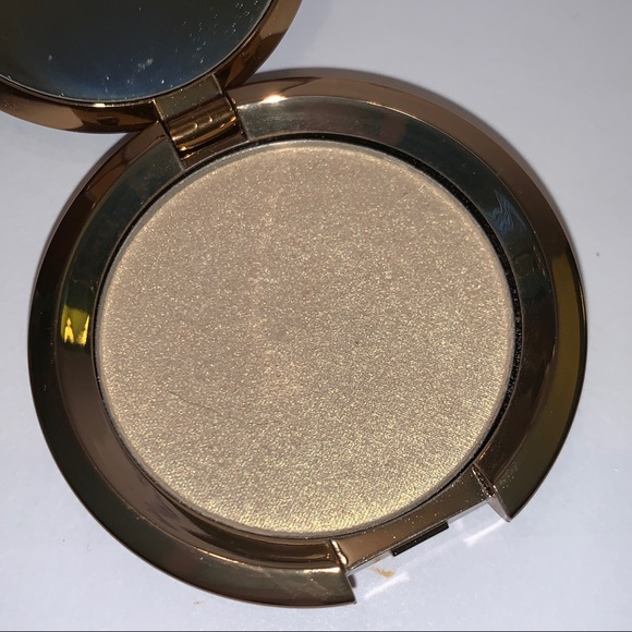 Becca Light Chaser Highlighter Pearl Flashes Gold - Picture 3 of 16